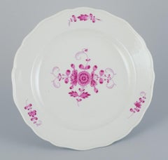 Meissen, Deutschland, Rosa, indisch, Satz von vier Esstellern aus Porzellan.