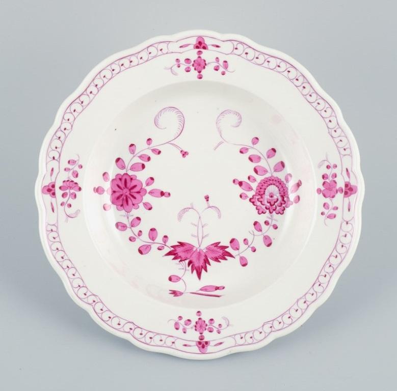 Meissen, Germany, Pink Indian, a set of three deep plates.
Hand-painted in high quality.
Approx. 1900.
Marked.
Fifth factory quality.
In excellent condition with no signs of use.
Dimensions: D 23.0 x H 4.5 cm.
