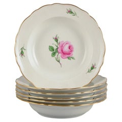 Meissen, Germania. "Pink Rose". Sei piatti profondi in porcellana. Anni '20/'30
