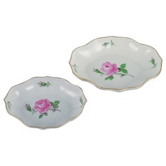 Meissen, Alemania, Rosa rosa, dos cuencos de porcelana, 1930s/1940s