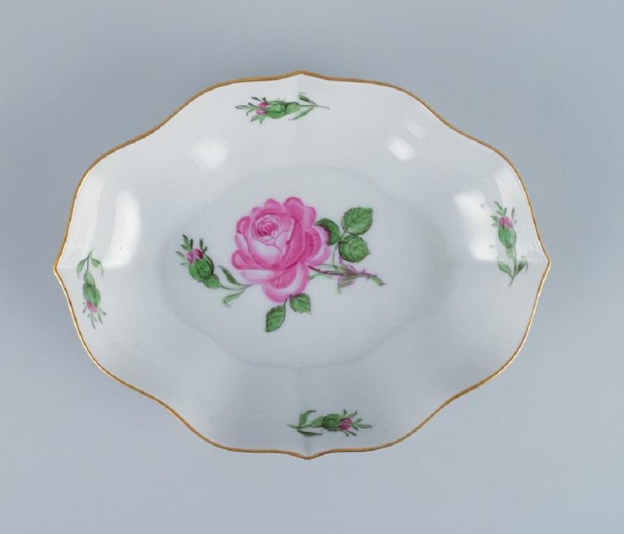Meissen, Germany, pink rose.
Two porcelain bowls hand-painted with motif of pink roses.
1930/1940s.
In excellent condition.
Third factory quality.
Marked.
Large bowl: L 18.5 x W 14.5 x H 3.5 cm.