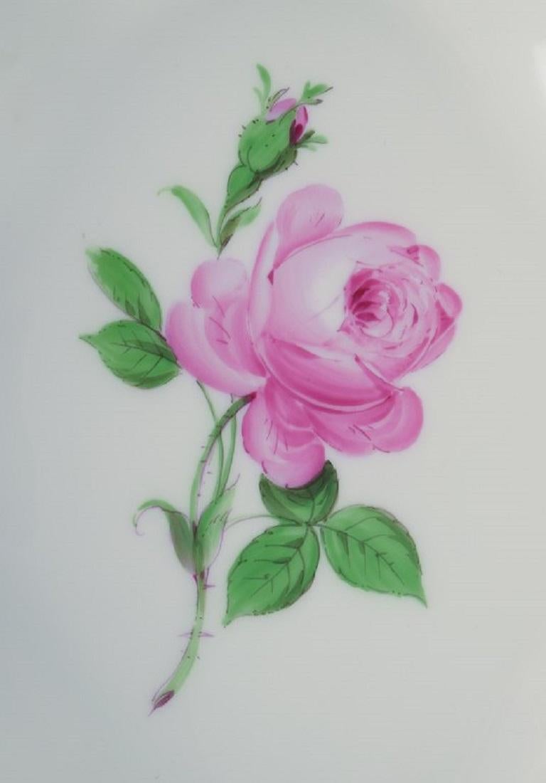 Peint à la main Meissen, Allemagne, Rose Rose, deux bols en porcelaine. Années 1930/40 en vente