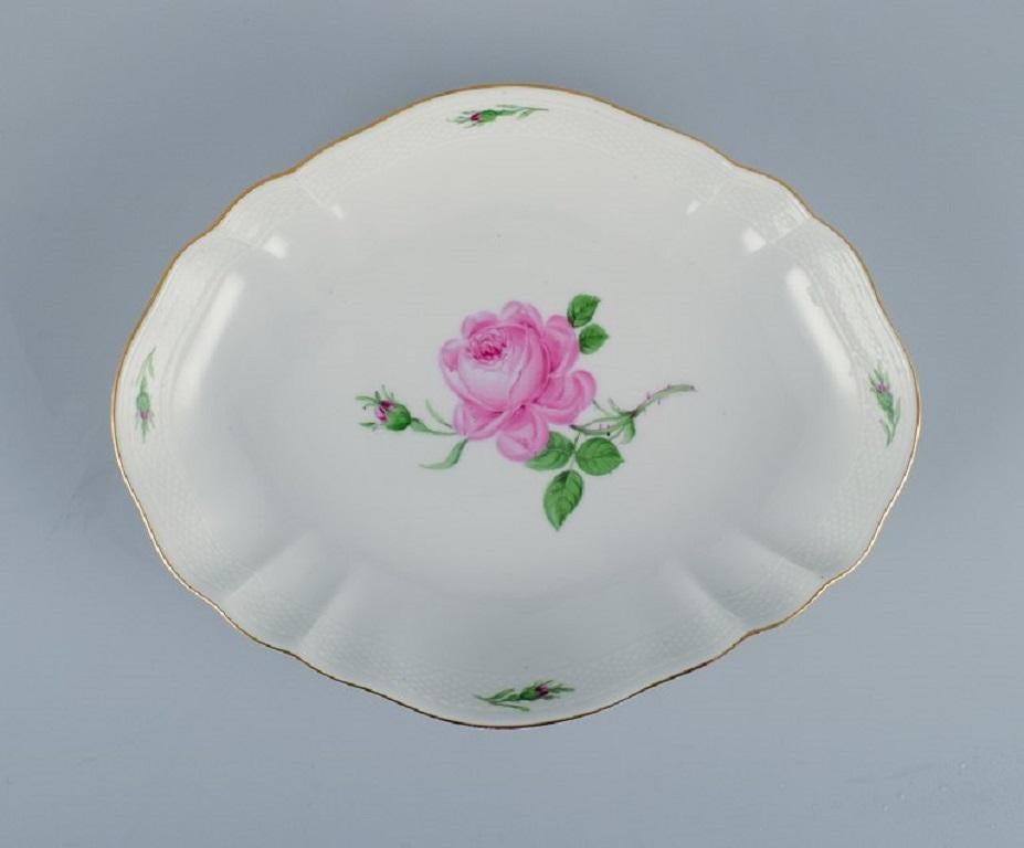 Meissen, Germany, Pink Rose, two porcelain bowls hand painted with motif of pink roses.
1930-1940s.
In excellent condition.
Small bowl first factory quality.
Large bowl third factory quality.
Marked.
Dimensions large bowl: L 25.5 x W 20.0 x H