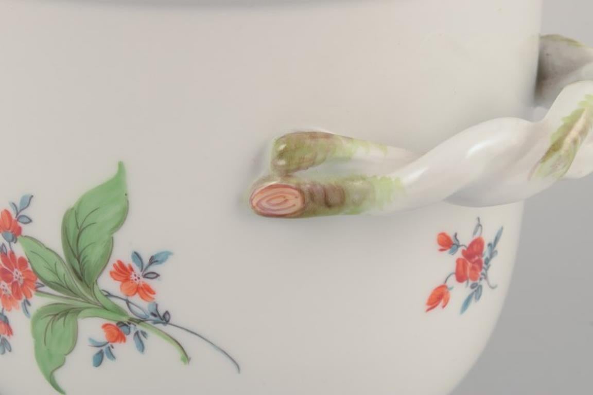 Meissen, Alemania. Macetero con dos asas en forma de hoja. en venta 1