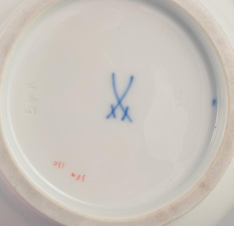 Meissen, Alemania. Macetero con dos asas en forma de hoja. en venta 2