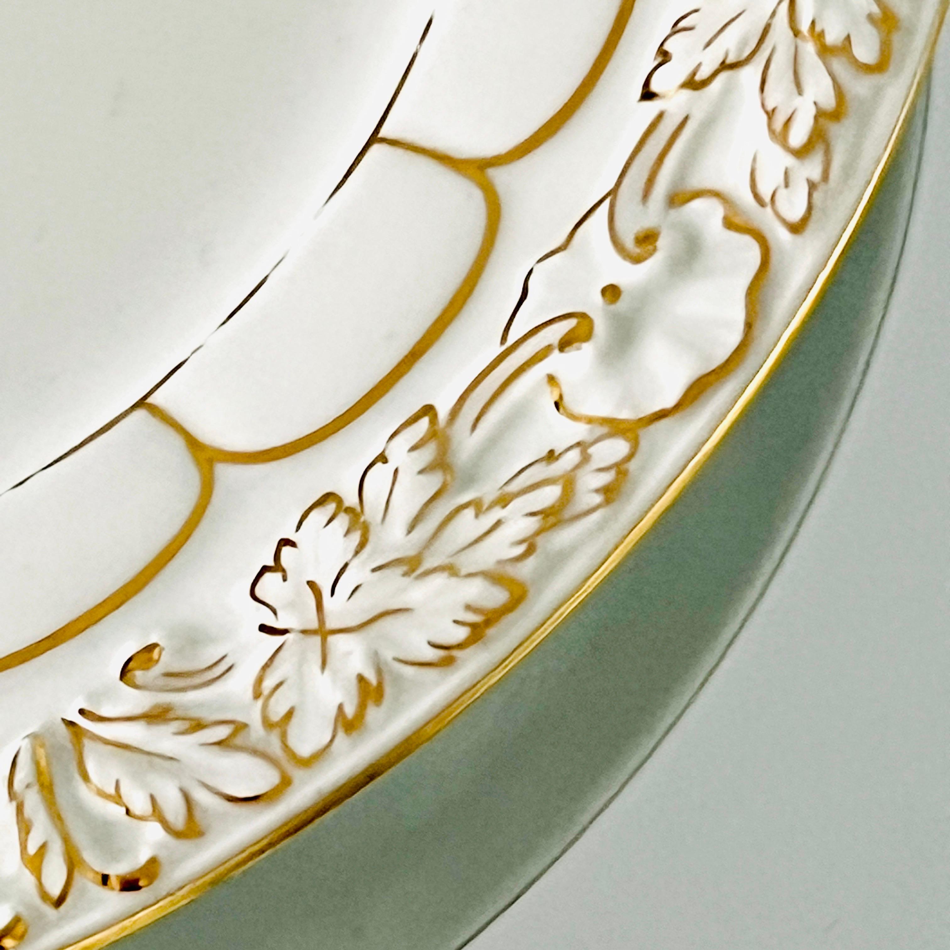 Milieu du XXe siècle Assiettes à dessert baroques en porcelaine et or de Meissen, Allemagne, lot de 11 en vente