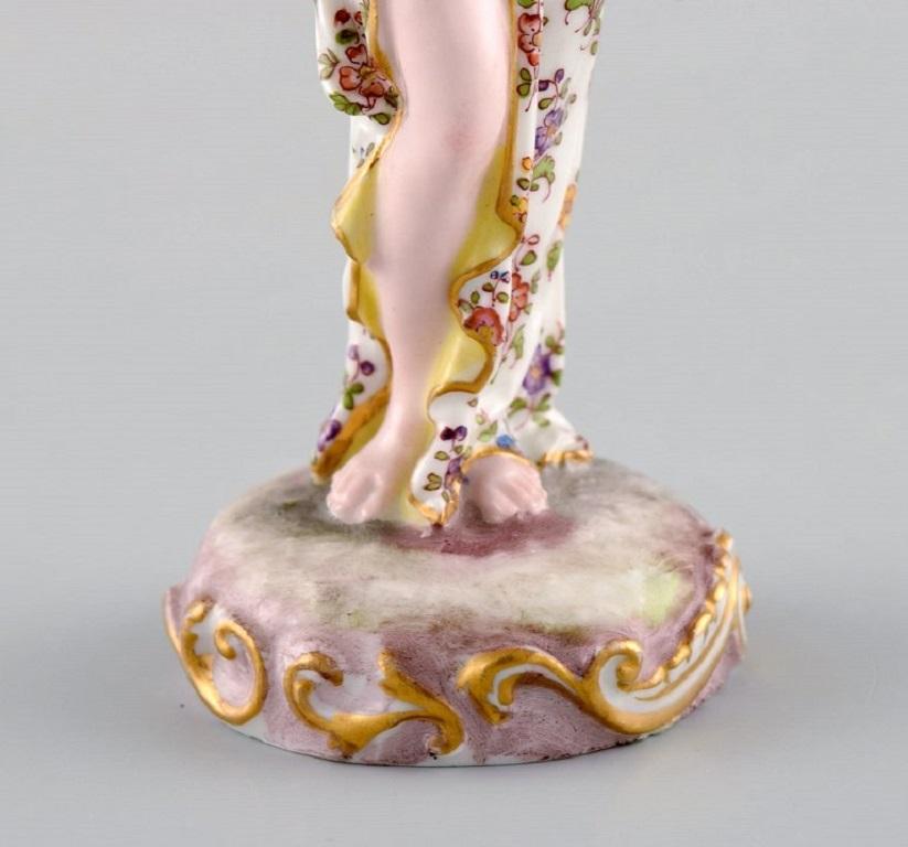 Europäische handbemalte Porzellanfigur, Königin, spätes 19. Jahrhundert (Handbemalt) im Angebot
