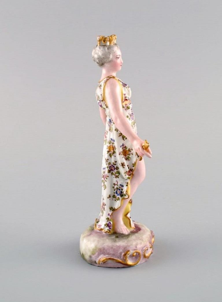 Europäische handbemalte Porzellanfigur, Königin, spätes 19. Jahrhundert im Zustand „Hervorragend“ im Angebot in Copenhagen, DK