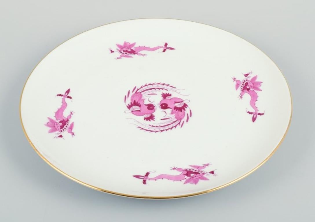 Meissen, Germany, Rich Court Dragon, round dish in purple with gold decoration. Hand-painted.
Approx. 1920.
Marked.
Third factory quality.
In perfect condition.
Dimensions: D 19.0 cm.