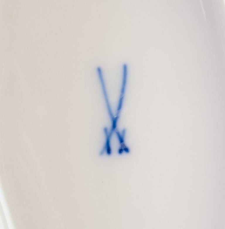 Meissen, Allemagne. Saucière sur un Stand avec un motif de rose rose. en vente 1
