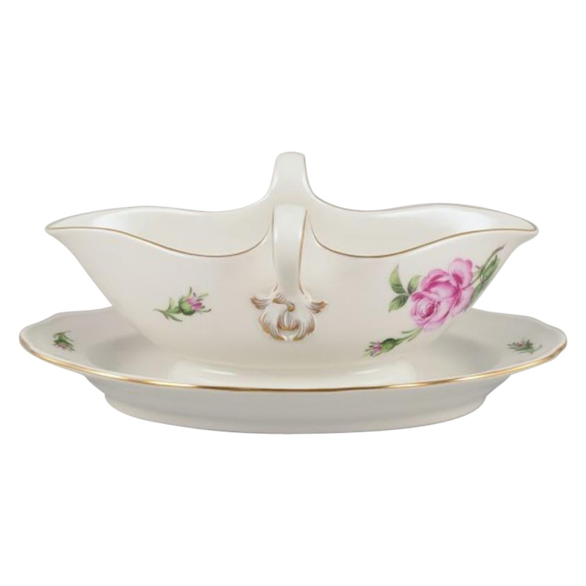 Meissen, Allemagne. Saucière sur un Stand avec un motif de rose rose.