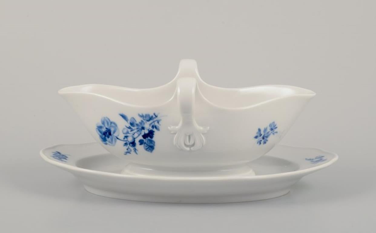 Meissen, Alemania. Barco Sauce a pie. Porcelana pintada a mano. Pintado a mano en venta