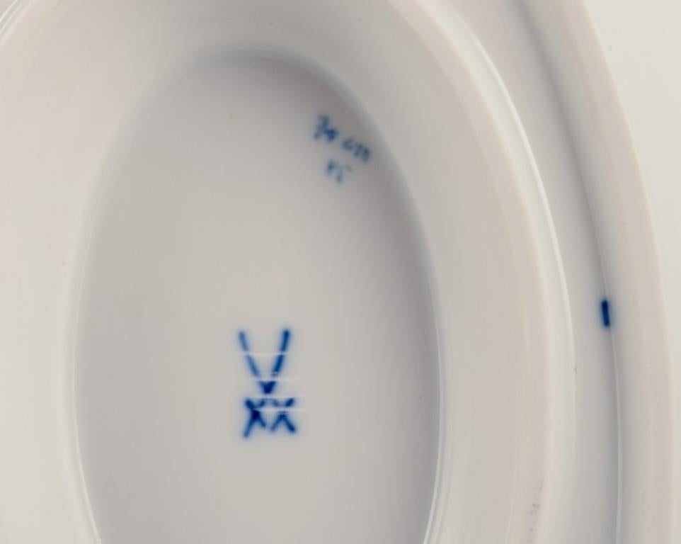 Meissen, Alemania. Barco Sauce a pie. Porcelana pintada a mano. siglo XX en venta
