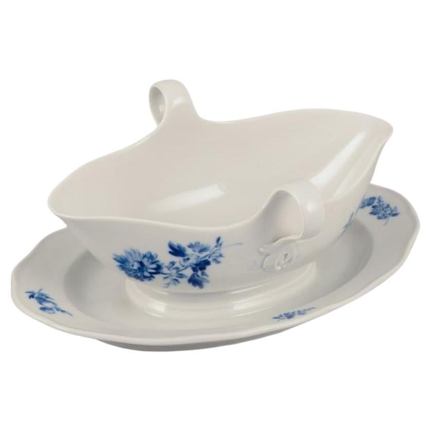 Meissen, Alemania. Barco Sauce a pie. Porcelana pintada a mano.