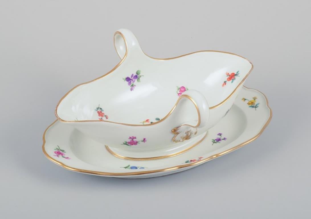 Meissen, Alemania, barco de salsa a pie. Pintado a mano con motivos florales policromados Alemán en venta