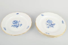 Meissen, Germany. Set of 4 porcelain dinner plates with blue floral motifs.