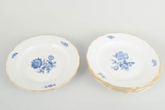Meissen, Germany. Set of 4 porcelain dinner plates with blue floral motifs.