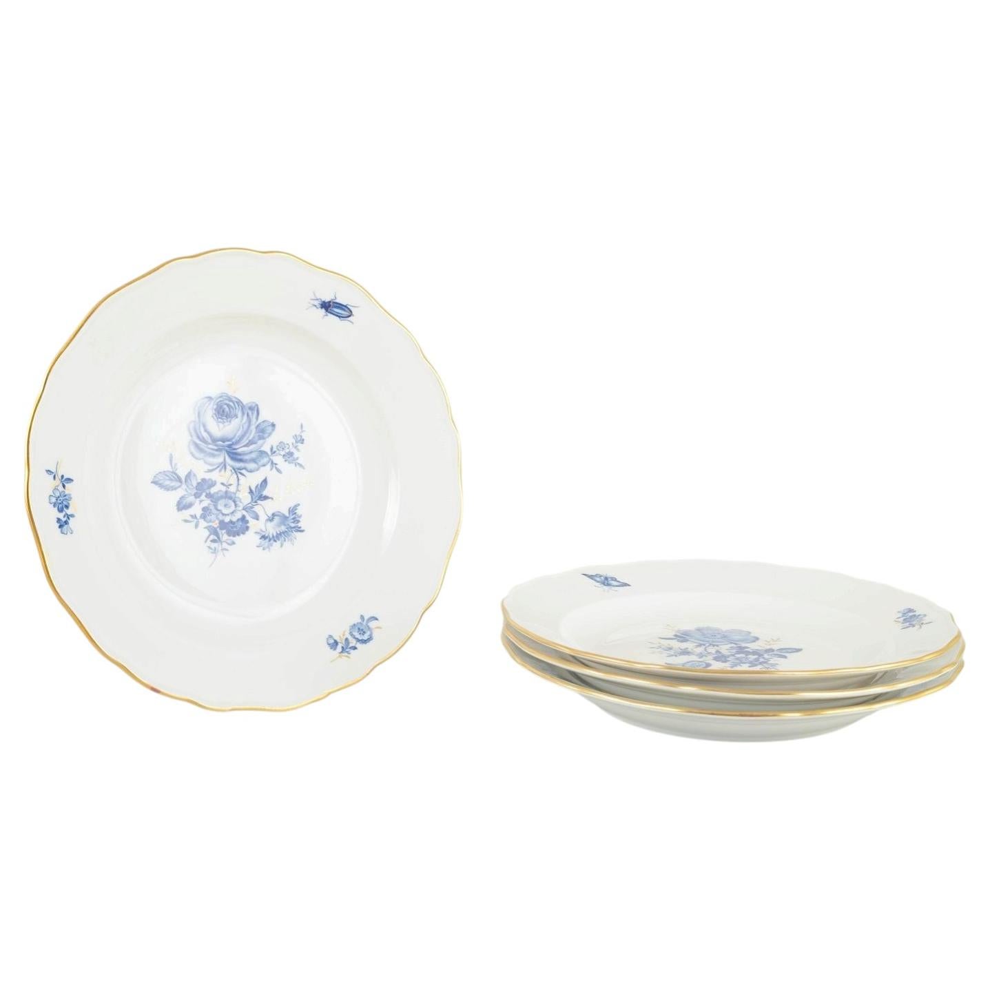 Meissen, Germany. Set of 4 porcelain dinner plates with blue floral motifs.