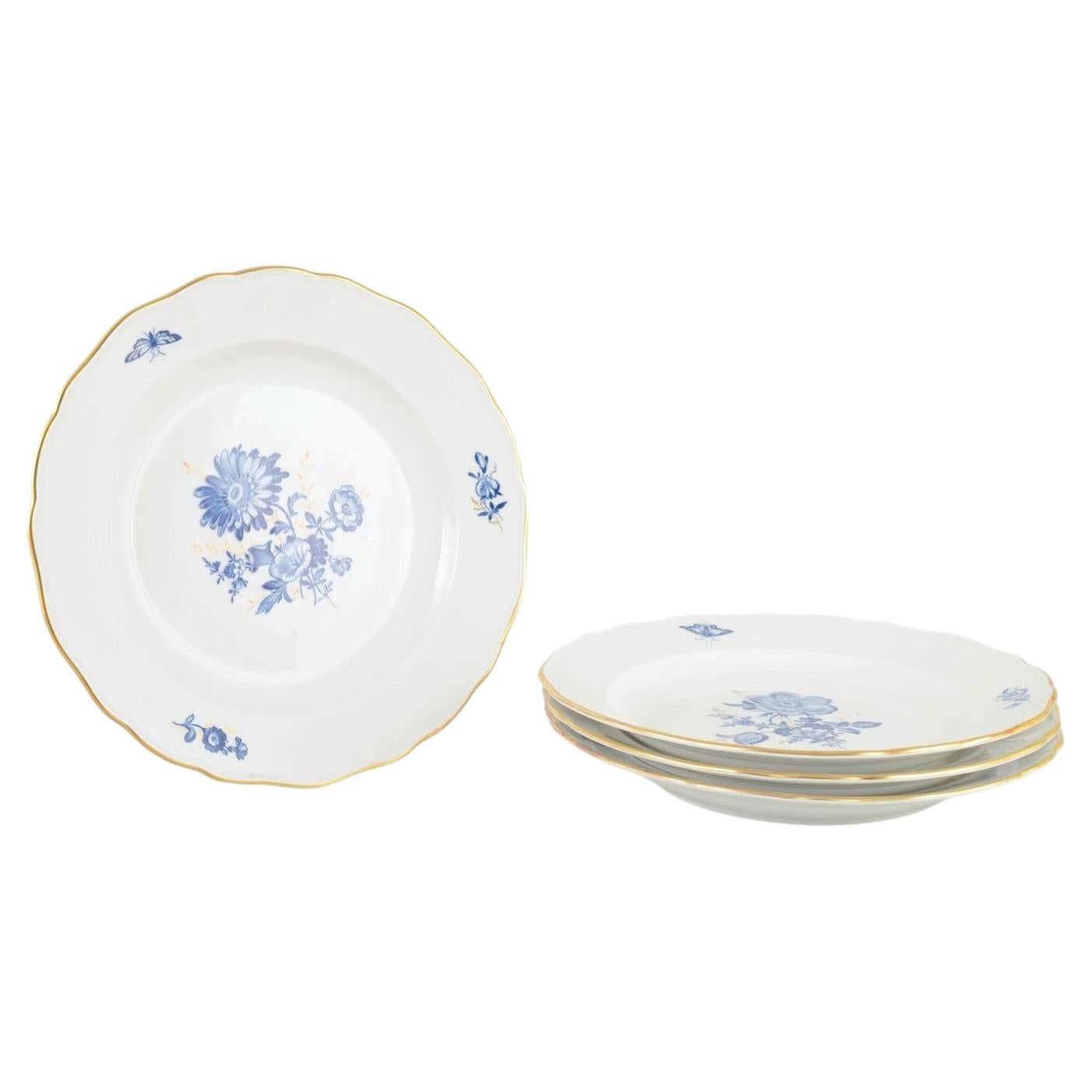 Meissen, Germany. Set of 4 porcelain dinner plates with blue floral motifs.