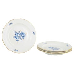 Meissen, Germany. Set of 4 porcelain dinner plates with blue floral motifs.
