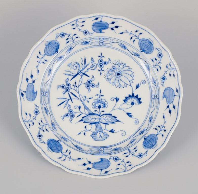 Hand-Painted Meissen, Germany. Set of five Blue Onion pattern dinner plates.  For Sale