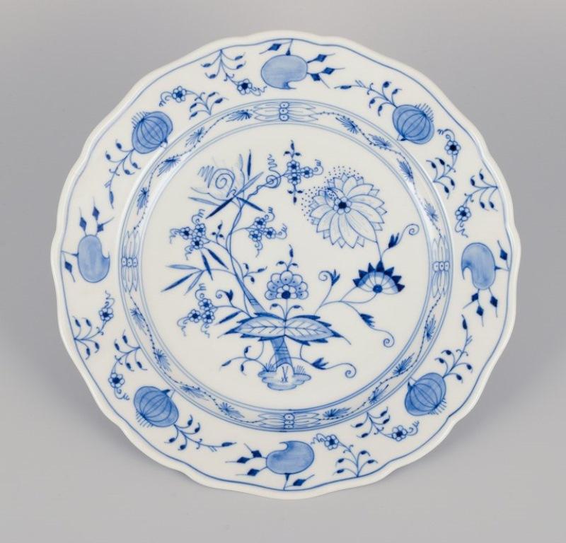 Mid-20th Century Meissen, Germany. Set of five Blue Onion pattern dinner plates.  For Sale