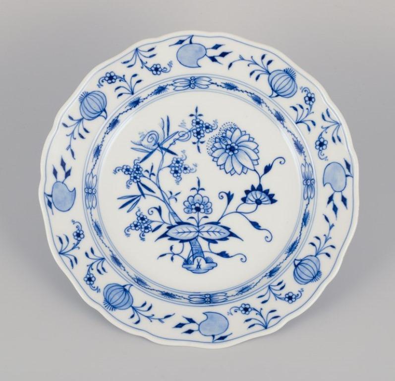 Porcelain Meissen, Germany. Set of five Blue Onion pattern dinner plates.  For Sale