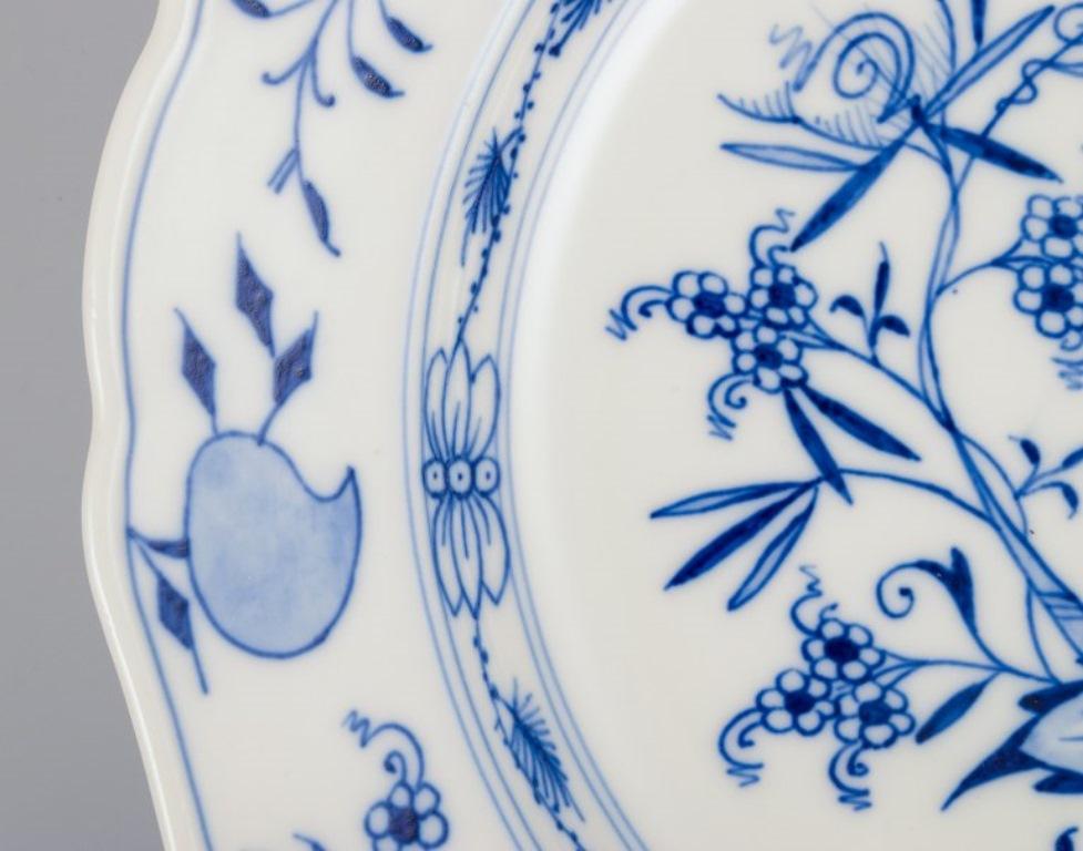 Meissen, Germany. Set of five Blue Onion pattern dinner plates.  For Sale 2