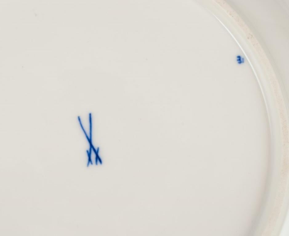 Meissen, Germany. Set of five Blue Onion pattern dinner plates.  For Sale 3
