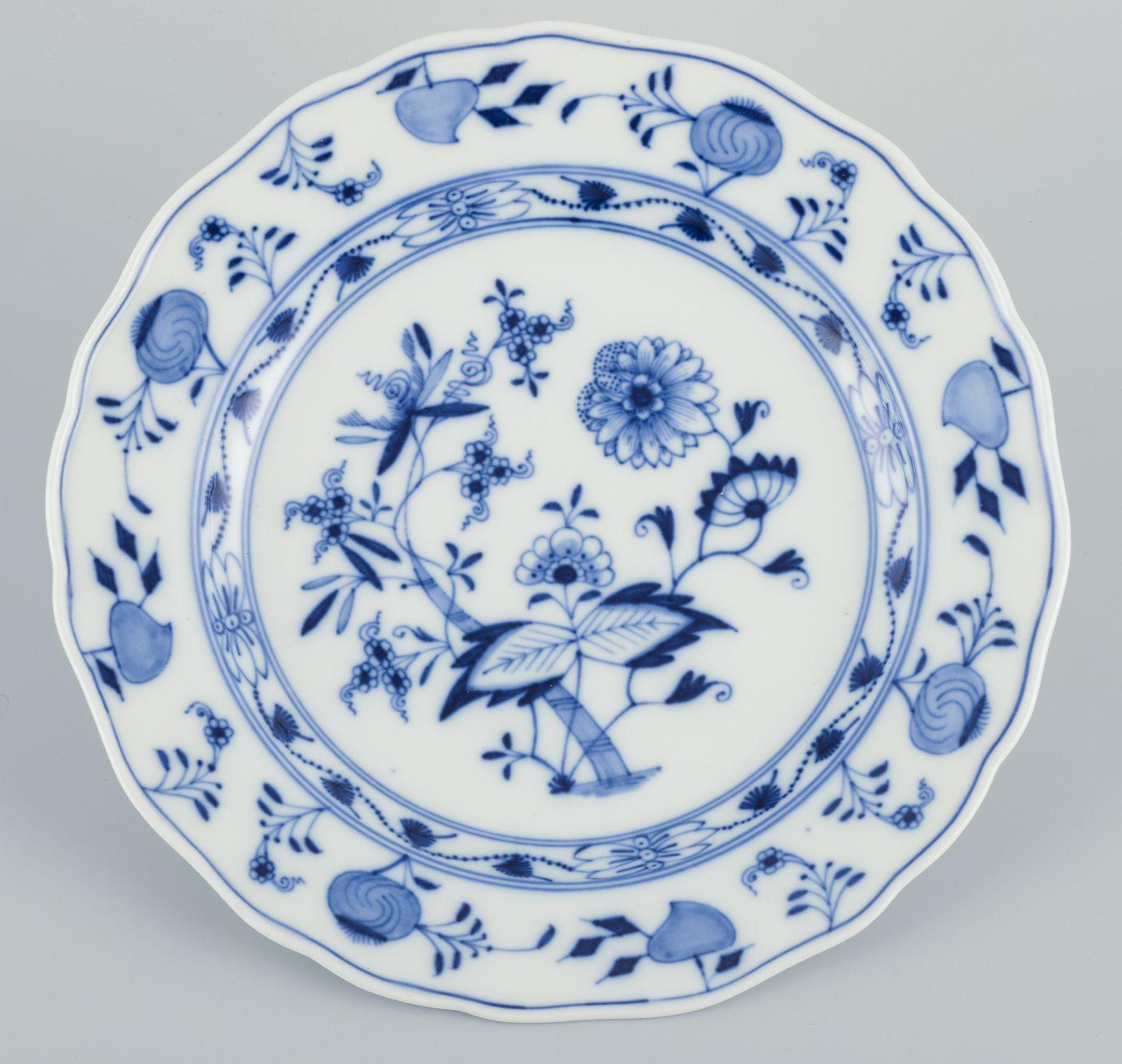 Meissen, Alemania. Juego de cinco platos llanos de porcelana con motivos Blue Onion. Alemán en venta