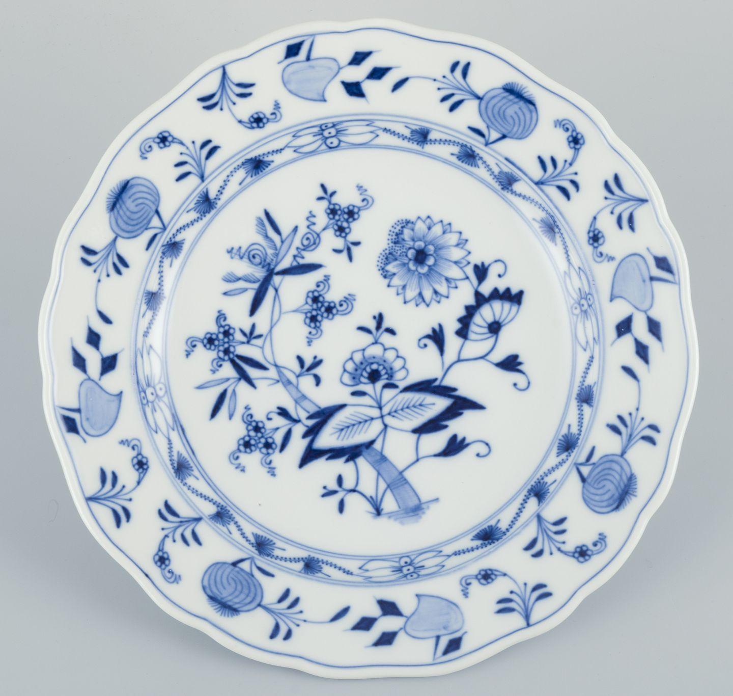 Meissen, Alemania. Juego de cinco platos llanos de porcelana con motivos Blue Onion. en Excelente estado para la venta en Copenhagen, DK