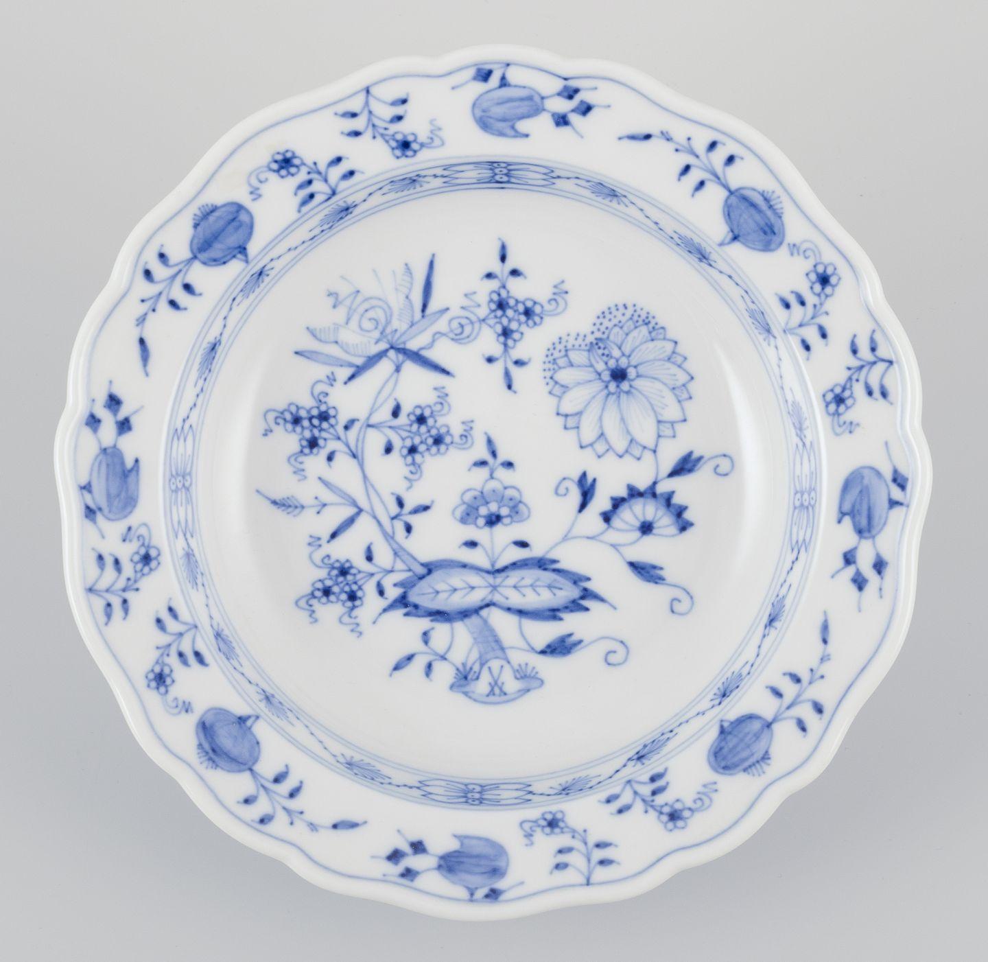 Porcelain Meissen, Germany. Set of five small Blue Onion pattern porcelain plates. For Sale