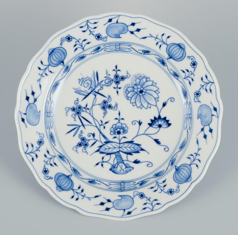 Tedesco Meissen, Germania. Set di quattro piatti da portata in porcellana con motivo Blue Onion. in vendita