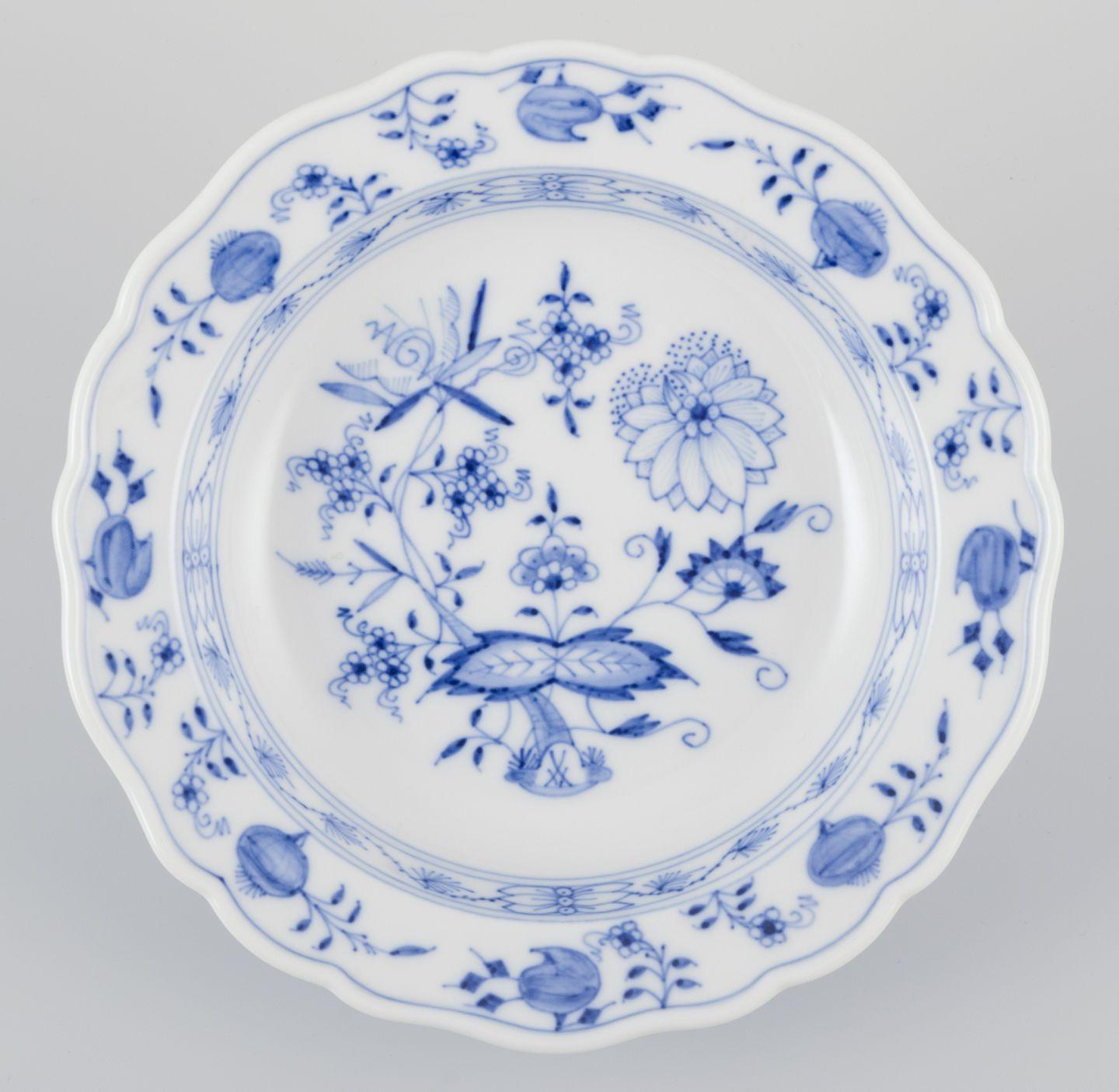 Meissen, Germany. Set of four small Blue Onion pattern porcelain plates. In Excellent Condition For Sale In København, Copenhagen