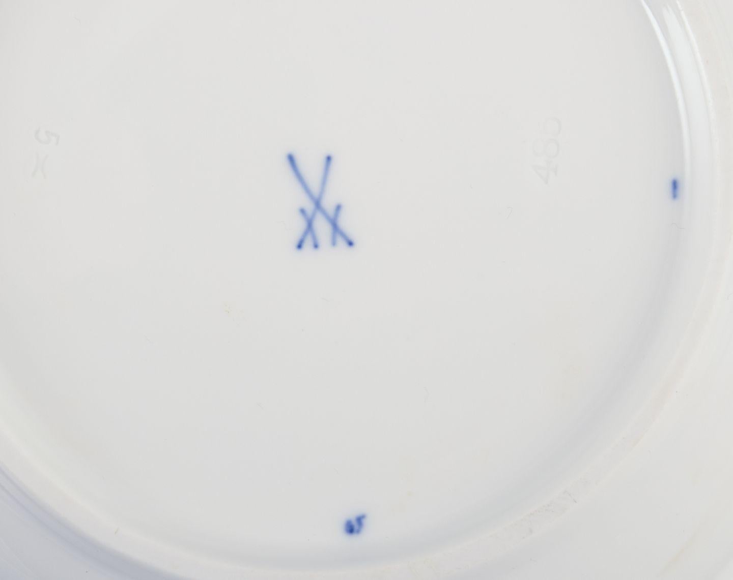 Meissen, Germany. Set of four small Blue Onion pattern porcelain plates. For Sale 1