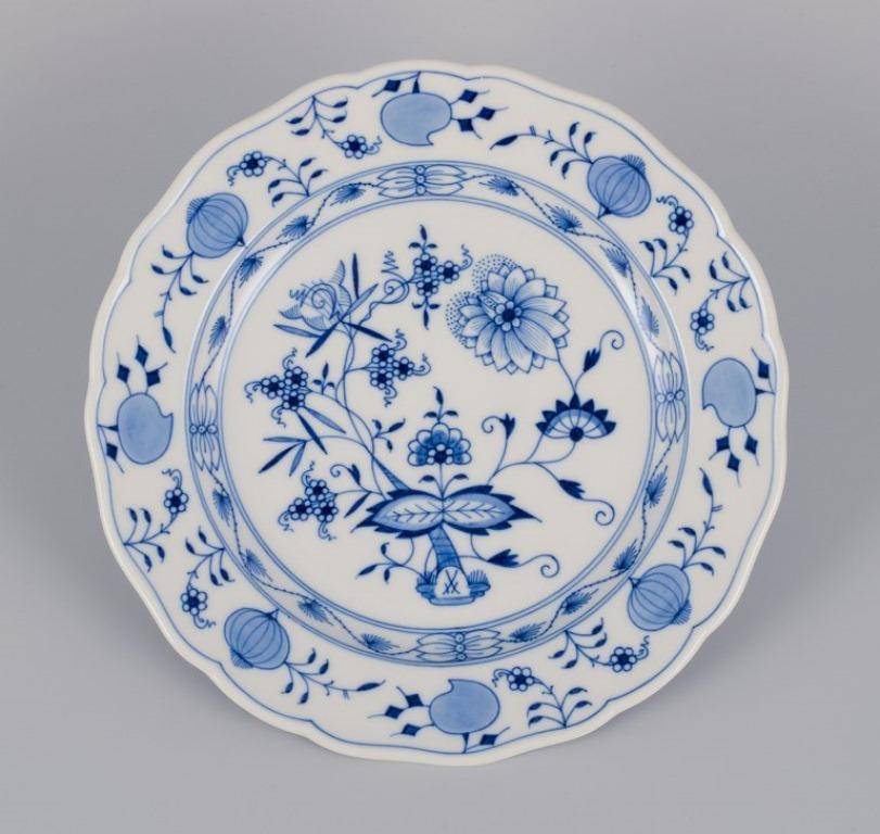 Meissen, Germany. Set of seven Blue Onion pattern dinner plates.  In Excellent Condition In Copenhagen, DK