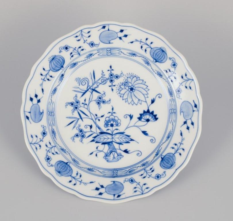 Mid-20th Century Meissen, Germany. Set of seven Blue Onion pattern dinner plates. 