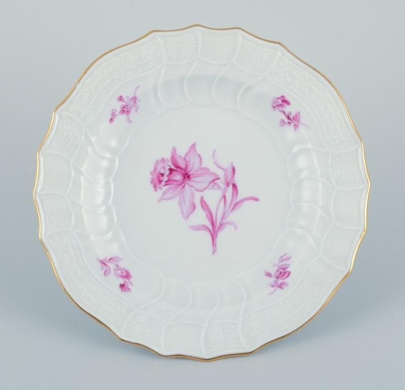 20th Century Meissen, Germany. Set of seven porcelain plates hand-painted with purple flowers For Sale