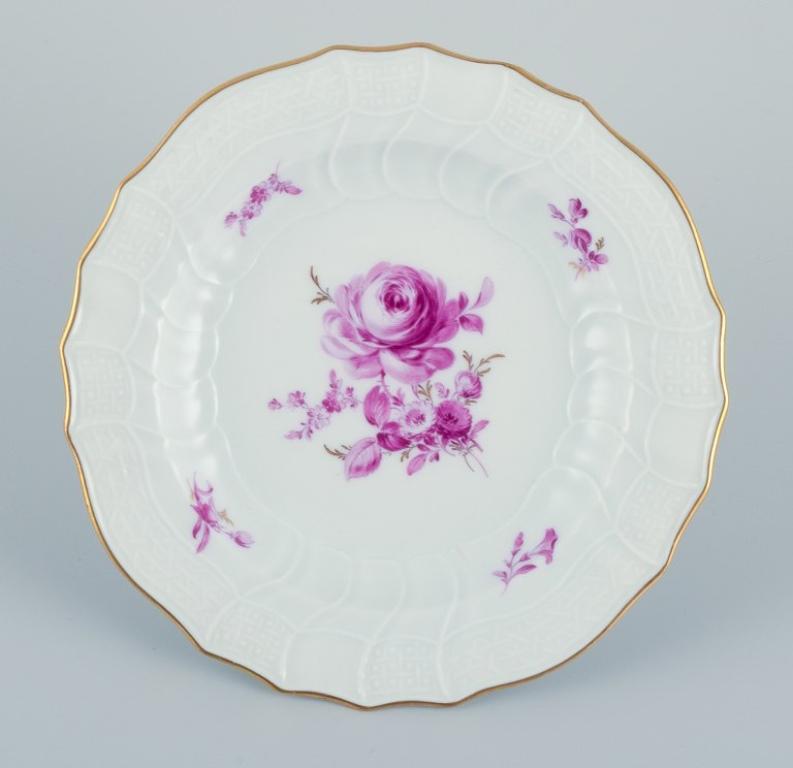 Meissen, Germany. Set of seven porcelain plates hand-painted with purple flowers For Sale 2