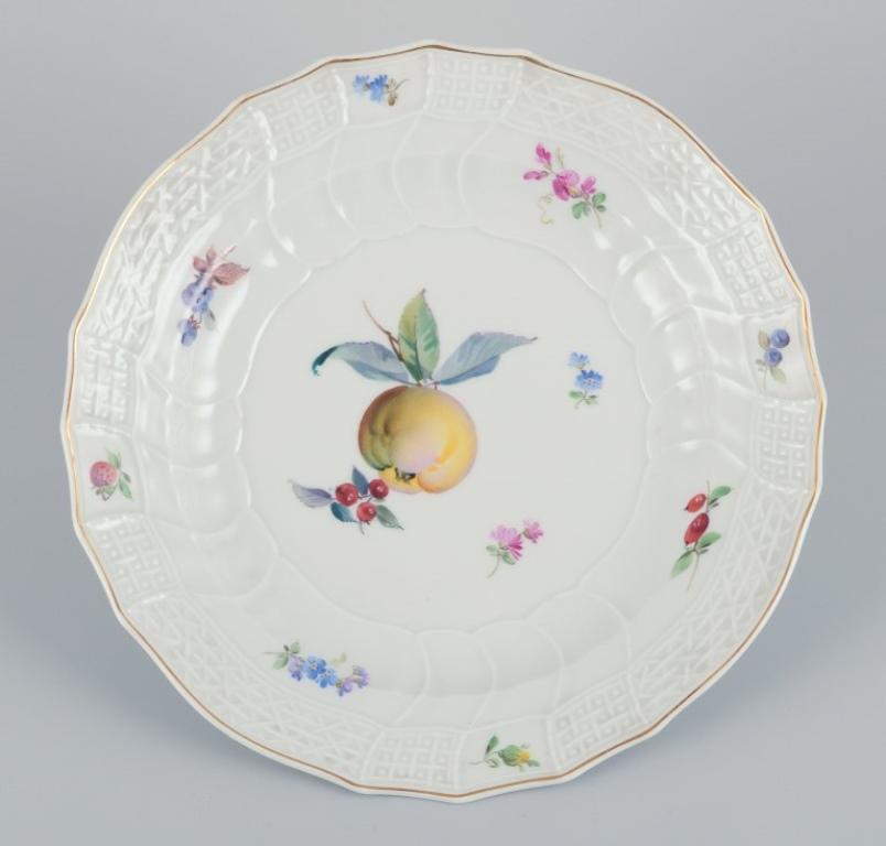 Meissen, Germany. Set of six antique deep porcelain dinner plates. For Sale 1