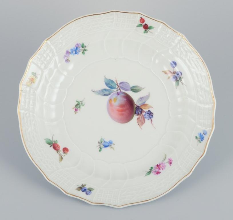 Meissen, Germany. Set of six antique deep porcelain dinner plates. For Sale 2