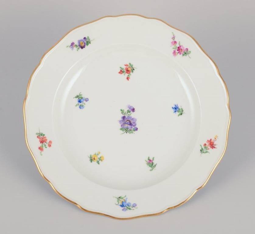 20th Century Meissen, Germany. Set of six dinner plates in porcelain. Early 20th C. For Sale