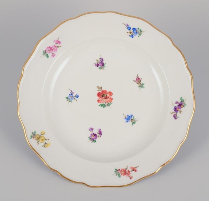 Porcelaine Meissen, Allemagne. Ensemble de six assiettes plates en porcelaine. Début du 20e siècle. en vente