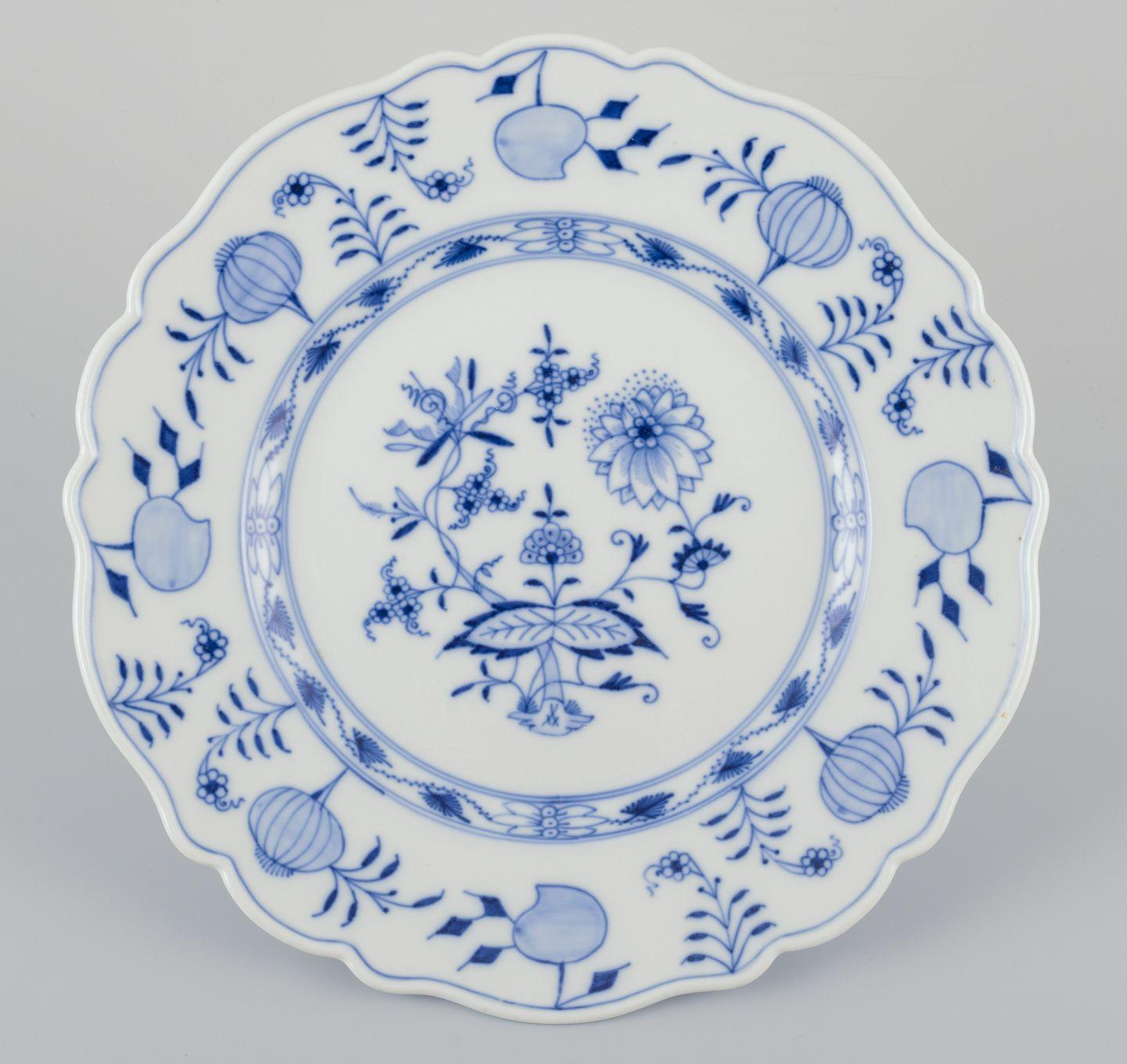 Glazed Meissen, Germany. Set of six large Blue Onion porcelain dinner /cover plates For Sale
