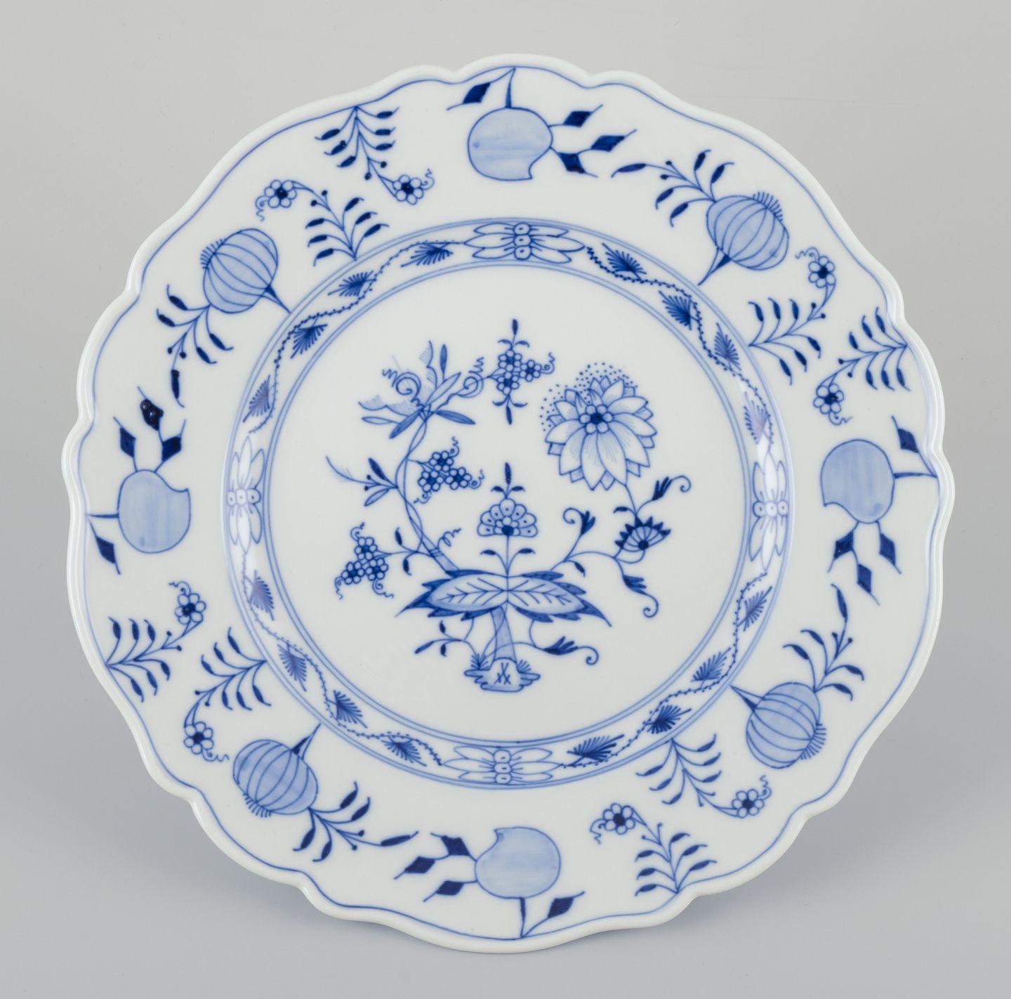 Porcelain Meissen, Germany. Set of six large Blue Onion porcelain dinner /cover plates For Sale