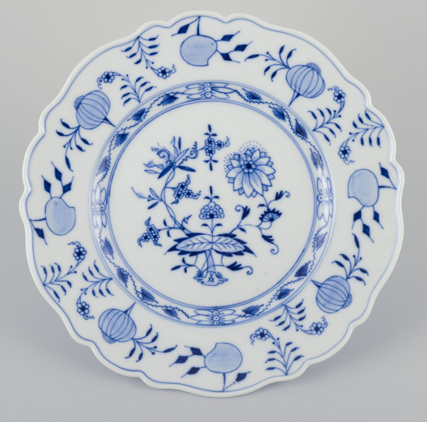 Meissen, Germany. Set of six large Blue Onion porcelain dinner /cover plates For Sale 1