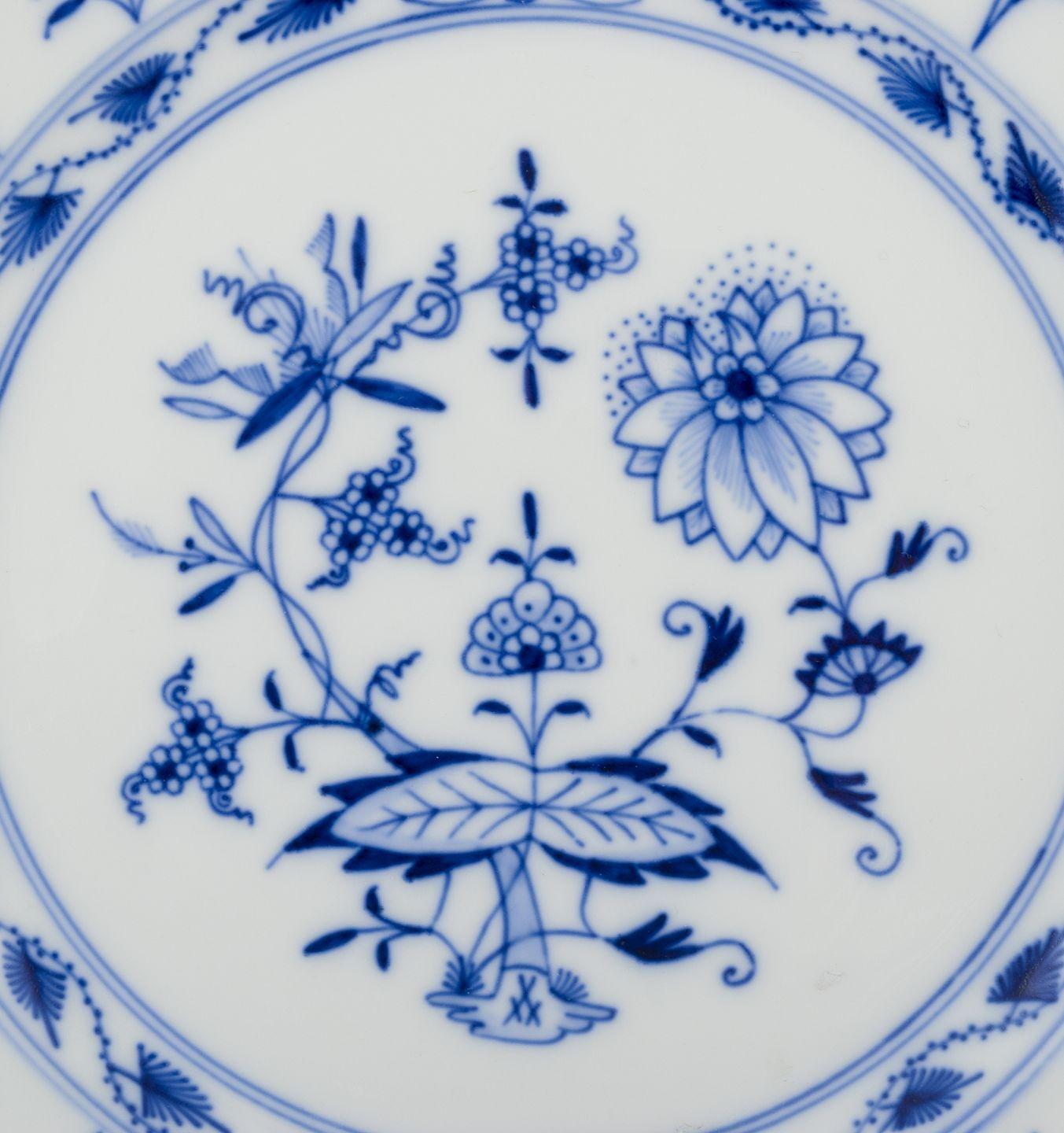 Meissen, Germany. Set of six large Blue Onion porcelain dinner /cover plates For Sale 2