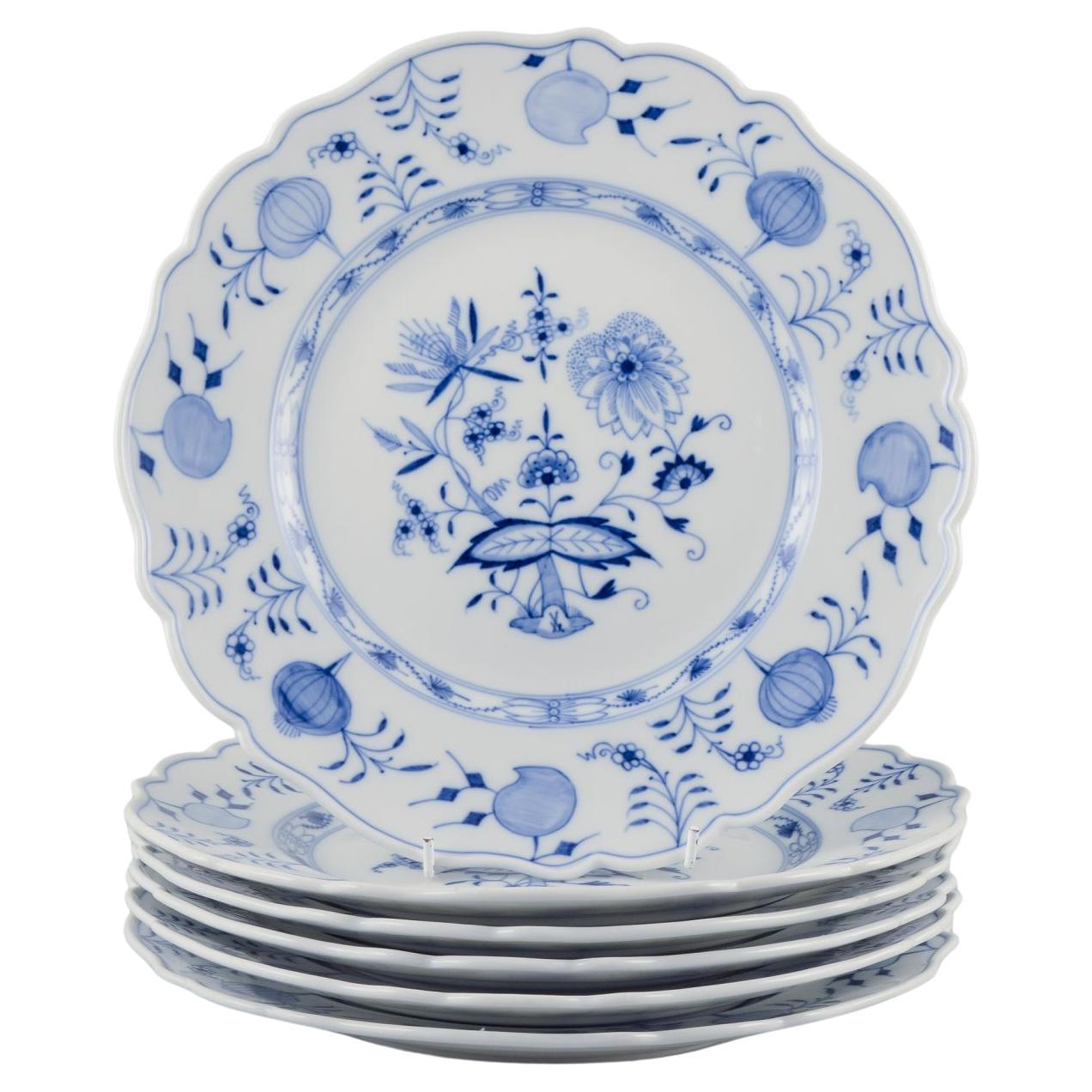 Meissen, Germany. Set of six large Blue Onion porcelain dinner /cover plates For Sale