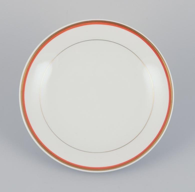 Meissen, Germany. A set of six plates. Orange and gold-decorated rim.
1930s/1940s.
Marked.
In perfect condition.
Third factory quality.
Dimensions: D 18.0 cm.