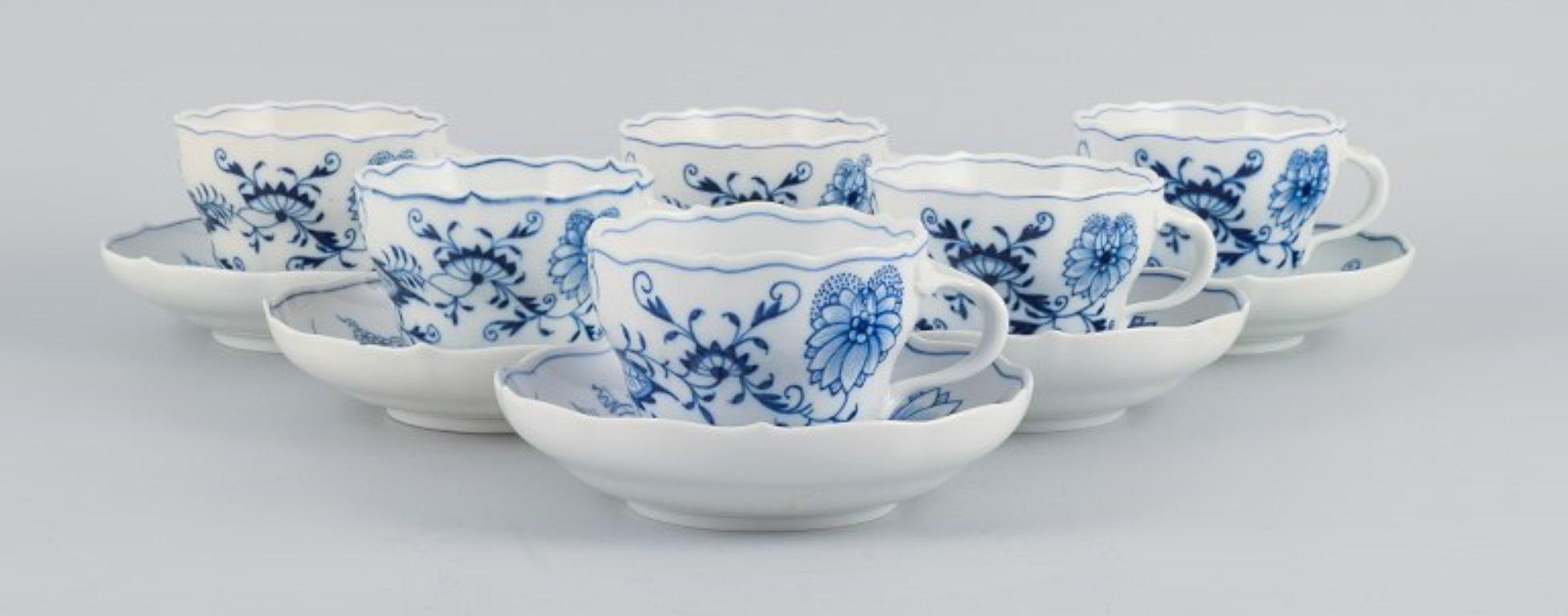 Meissen, Germany. Six Meissen Blue Onion coffee cups with saucers in hand-painted porcelain.
Approx. 1930s.
In excellent condition.
Marked.
First factory quality.
Cup: D 8.8 x H 6.7 cm.
Saucer: D 14.0 x H 3.0 cm.
The measurements may vary